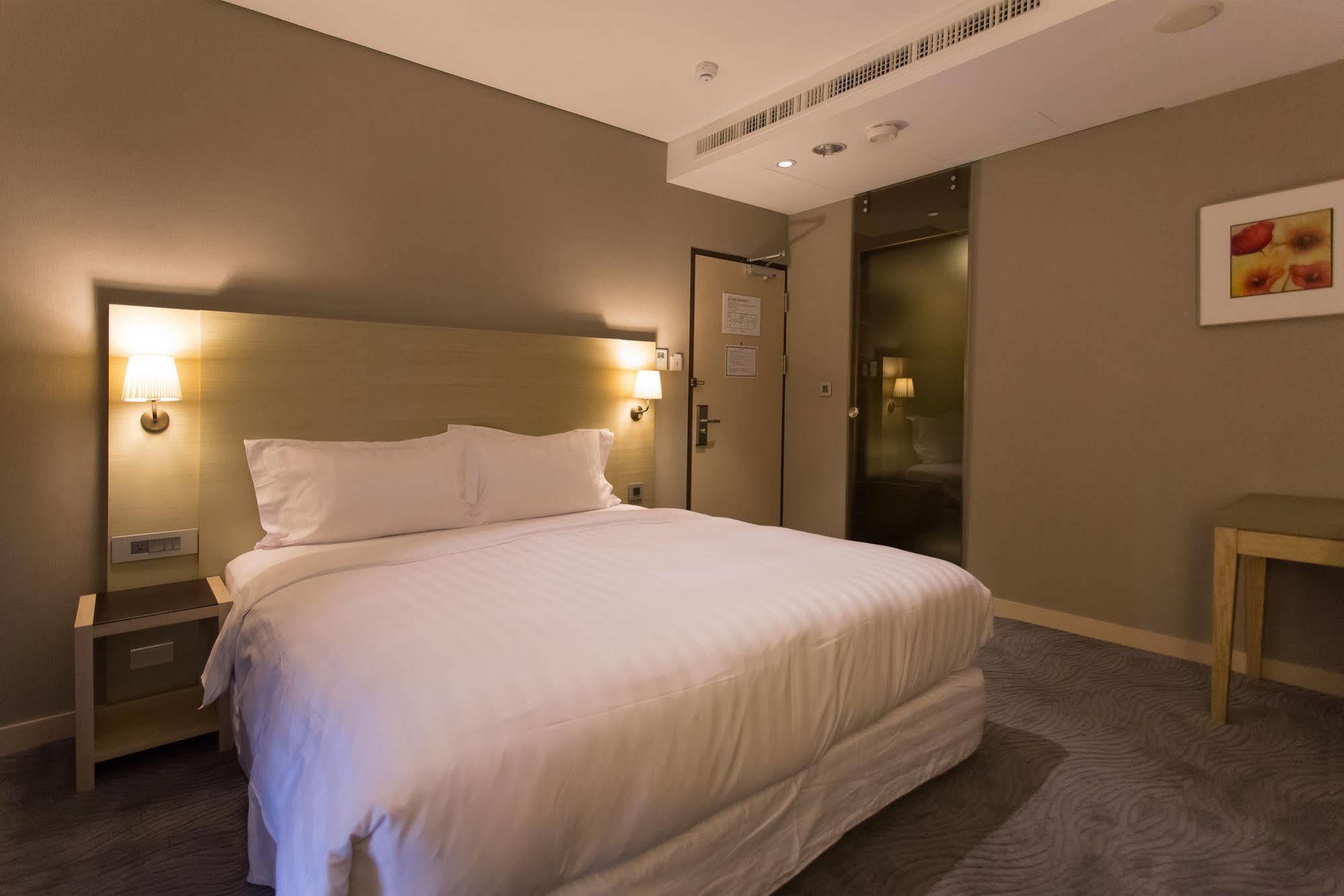 麗馨商旅七賢館 Otel Kaohsiung Dış mekan fotoğraf