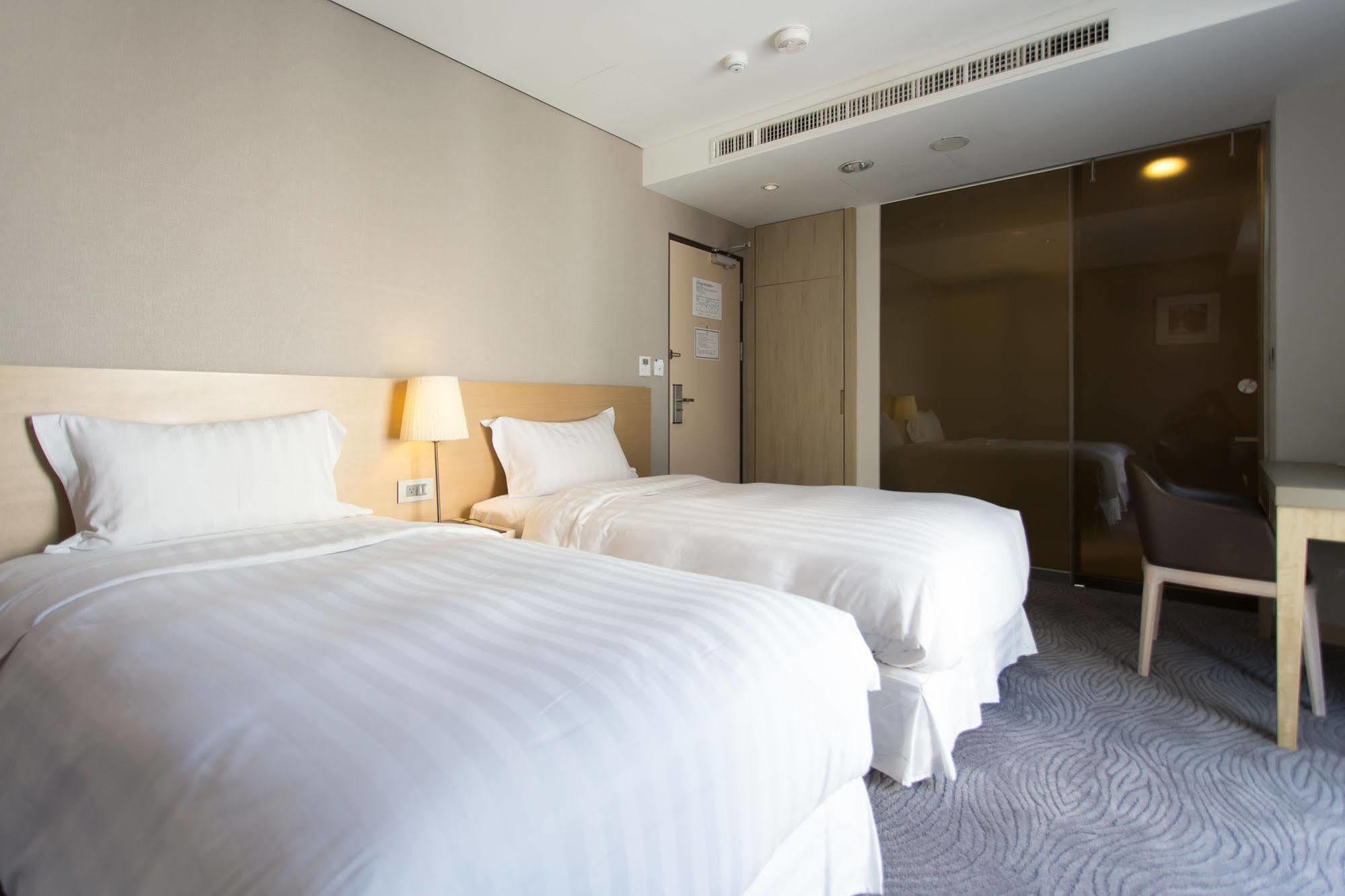 麗馨商旅七賢館 Otel Kaohsiung Dış mekan fotoğraf