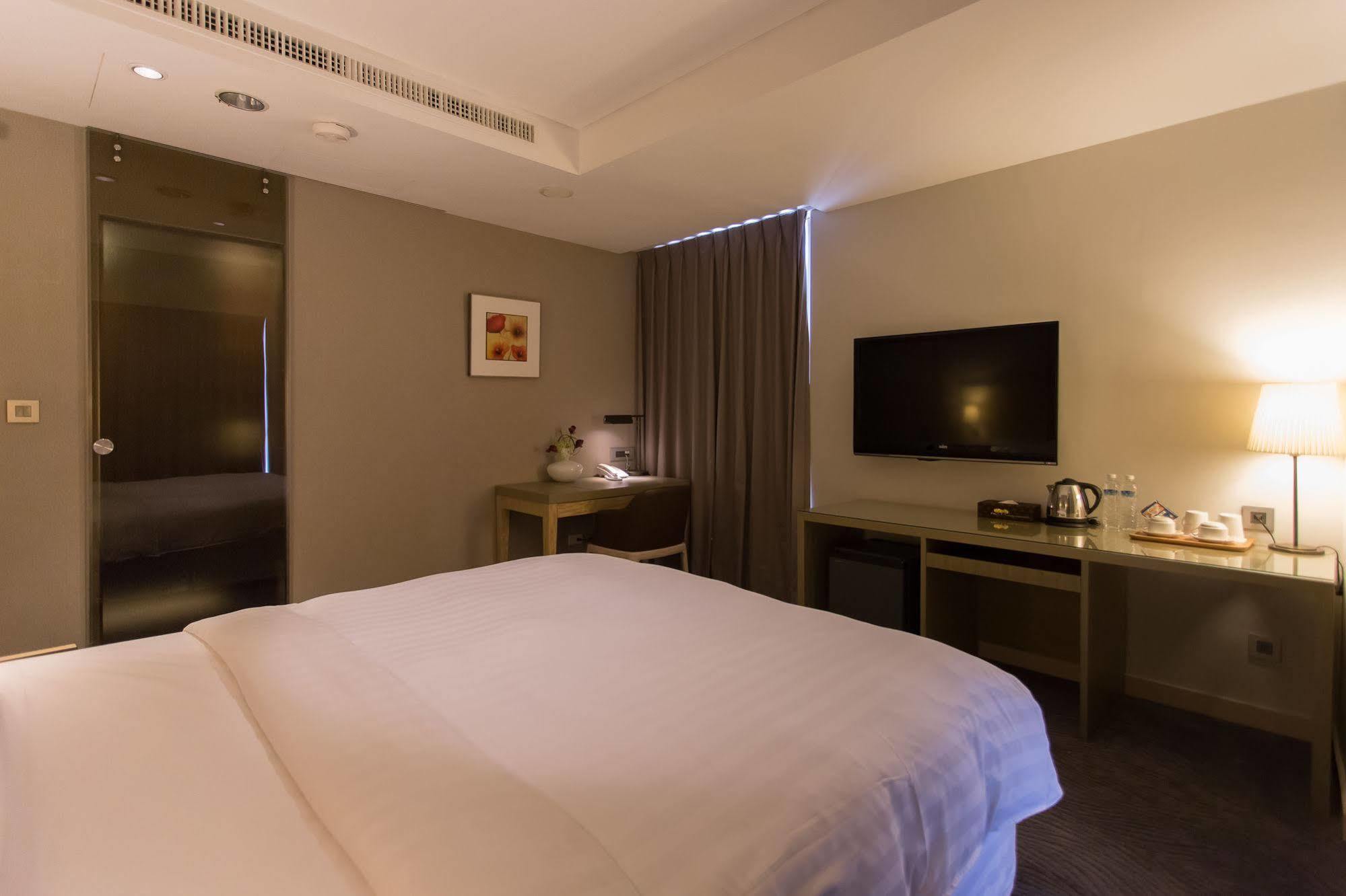 麗馨商旅七賢館 Otel Kaohsiung Dış mekan fotoğraf