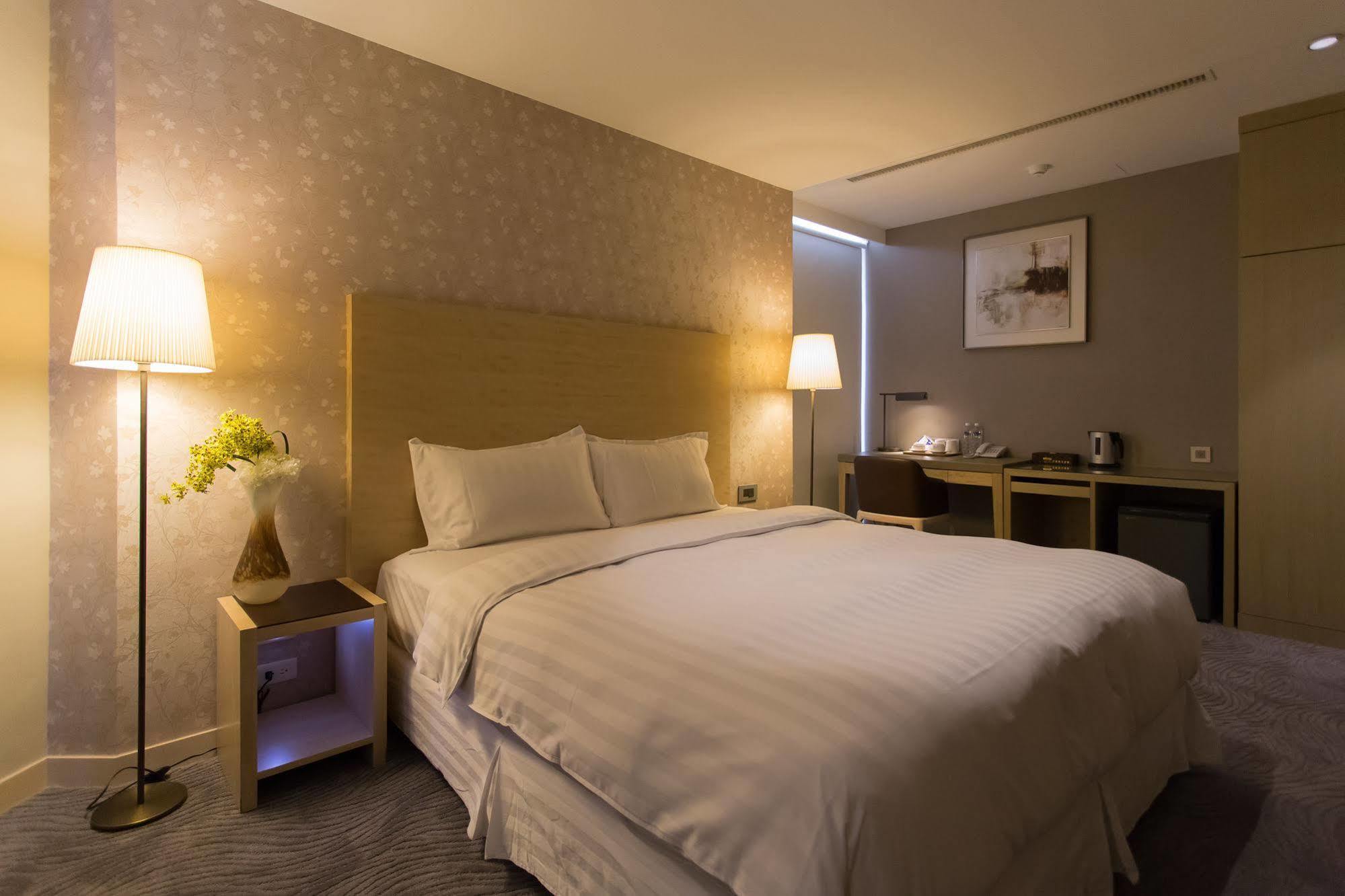 麗馨商旅七賢館 Otel Kaohsiung Dış mekan fotoğraf